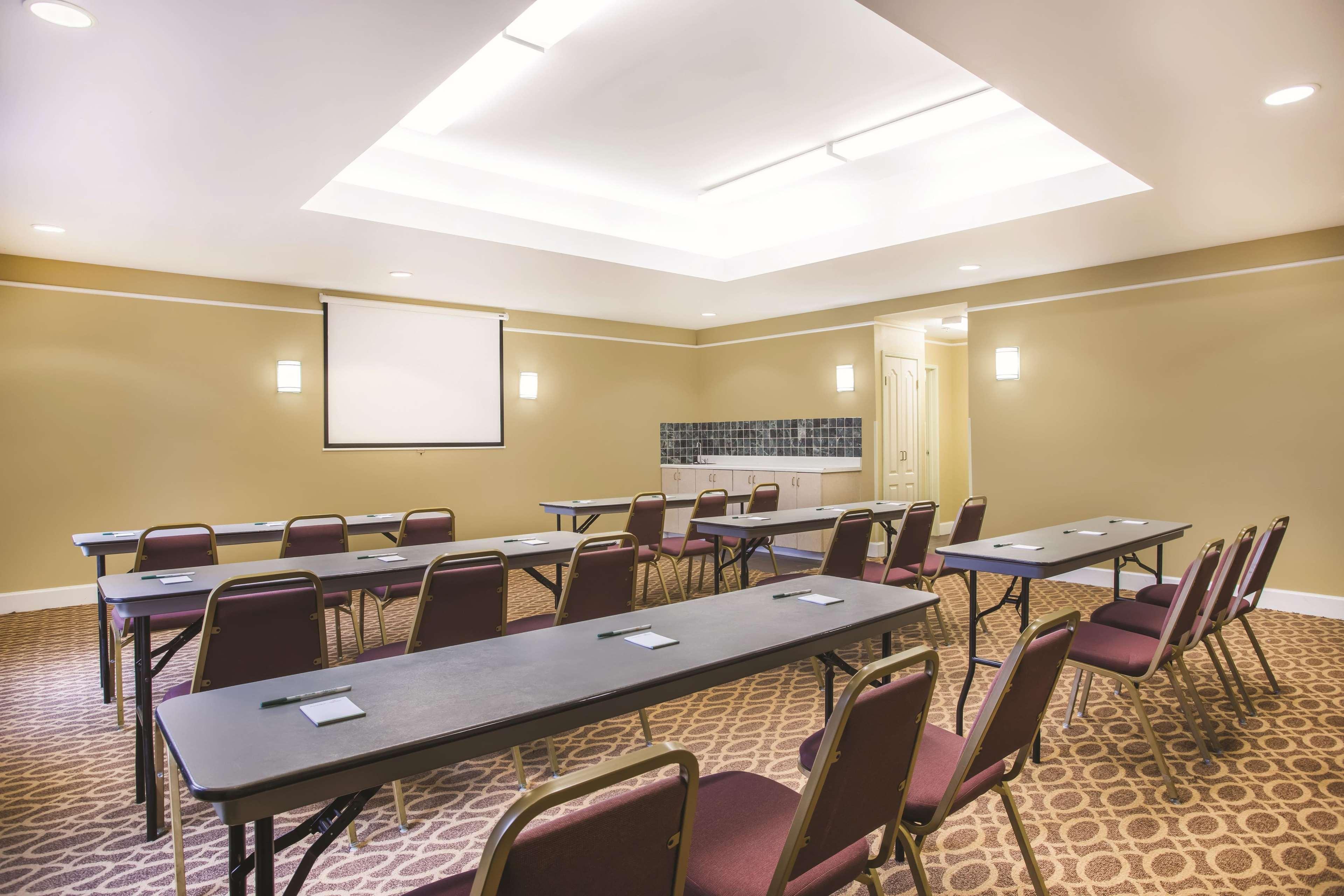 La Quinta By Wyndham Atlanta Stockbridge Hotel Bagian luar foto