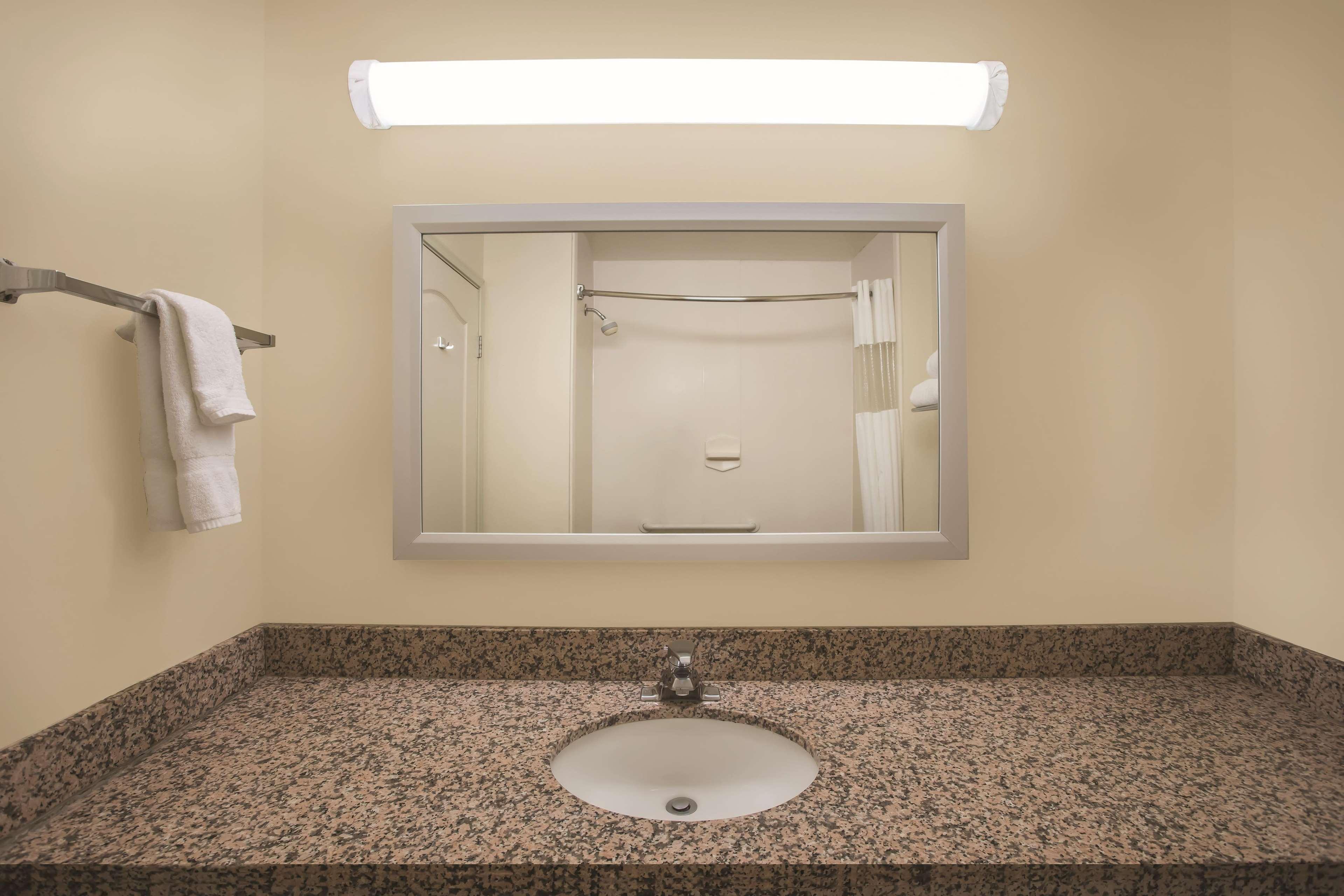 La Quinta By Wyndham Atlanta Stockbridge Hotel Bagian luar foto