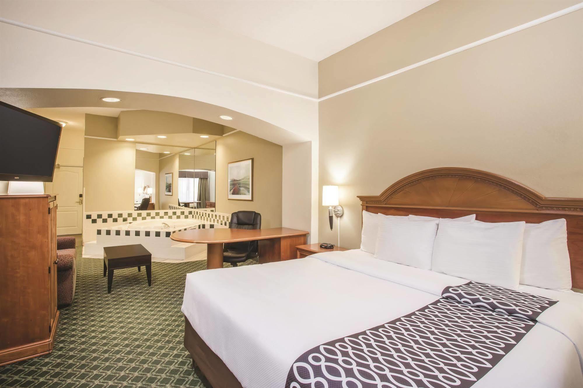 La Quinta By Wyndham Atlanta Stockbridge Hotel Bagian luar foto