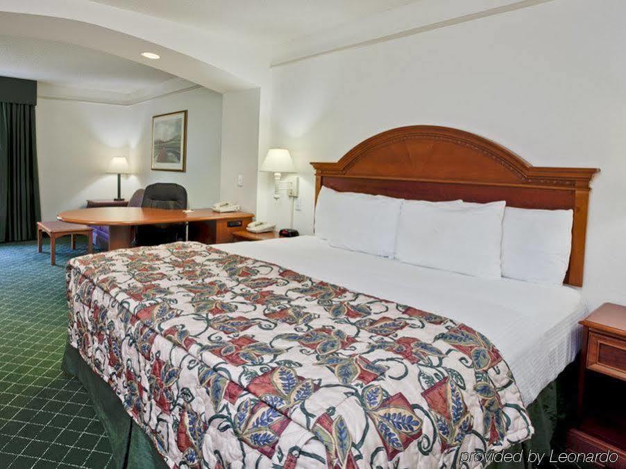 La Quinta By Wyndham Atlanta Stockbridge Hotel Bagian luar foto